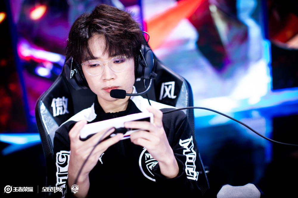 青海西宁：网红雪豹“凌小蛰”康复训练引