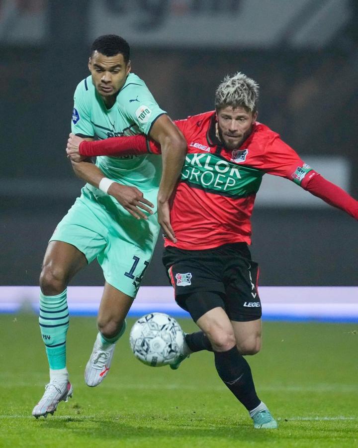 显得有所欠 显得有所欠